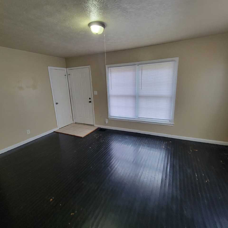 3208 N Bolton Ave - Photo 3 of 6