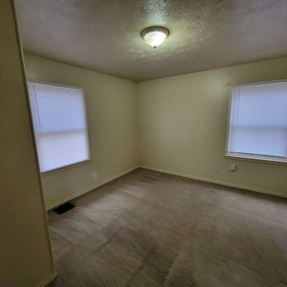 3208 N Bolton Ave - Photo 5 of 6