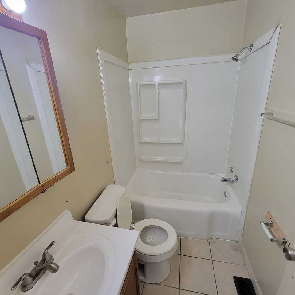 3208 N Bolton Ave - Photo 6 of 6
