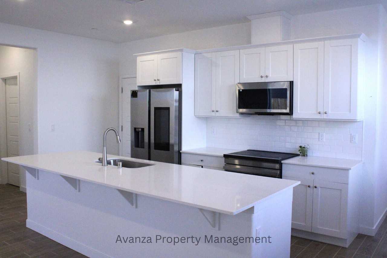 3422 N Ensanada Ave - Photo 7 of 25