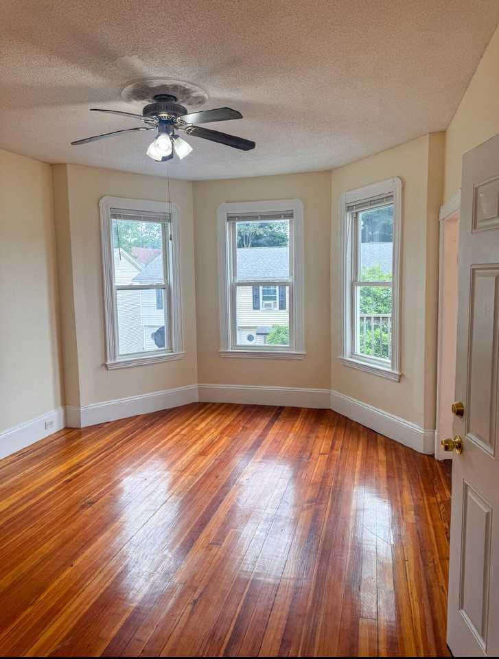 35 Hollander St #2 - Photo 5 of 20