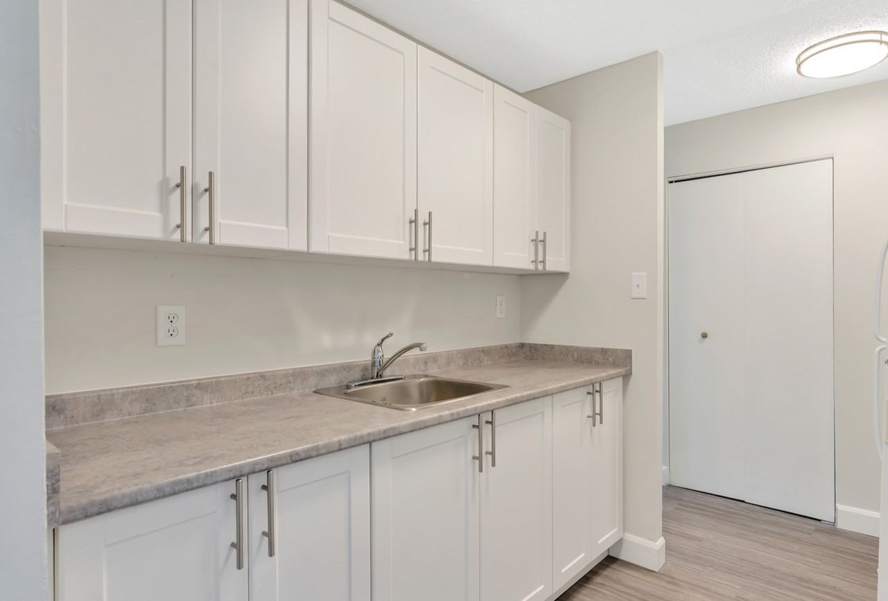 Thomas Apartments - Photo 7 of 24