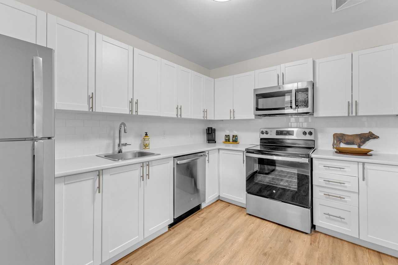 Village on the River Apartments - Photo 6 of 26