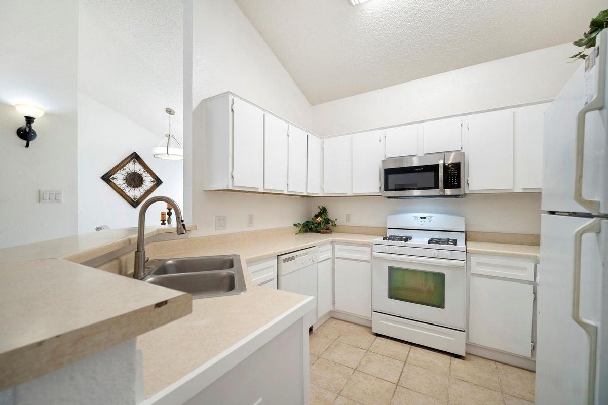 2614 Howellwood Way ##B - Photo 5 of 9