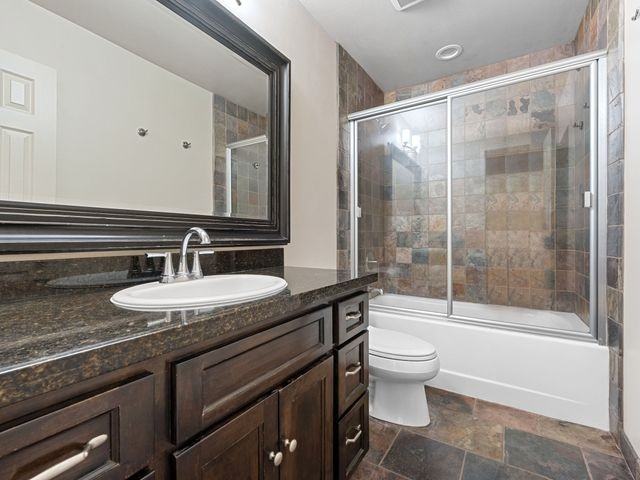 3912 W 178th St - Photo 4 of 8