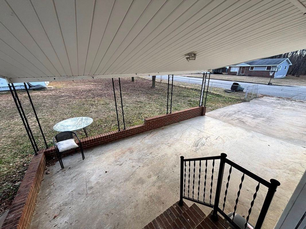 200 Sunset Dr - Photo 5 of 6