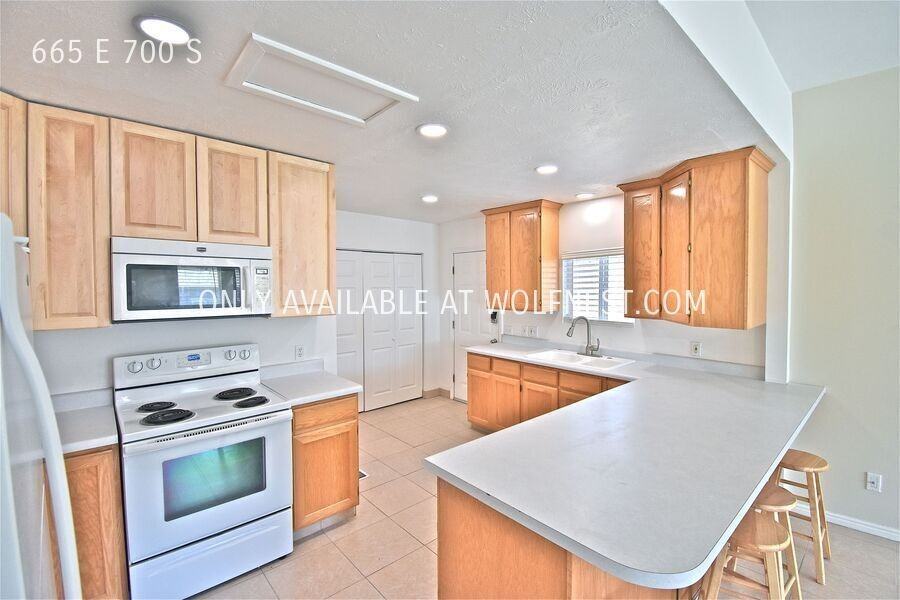 665 E 700 S - Photo 7 of 25