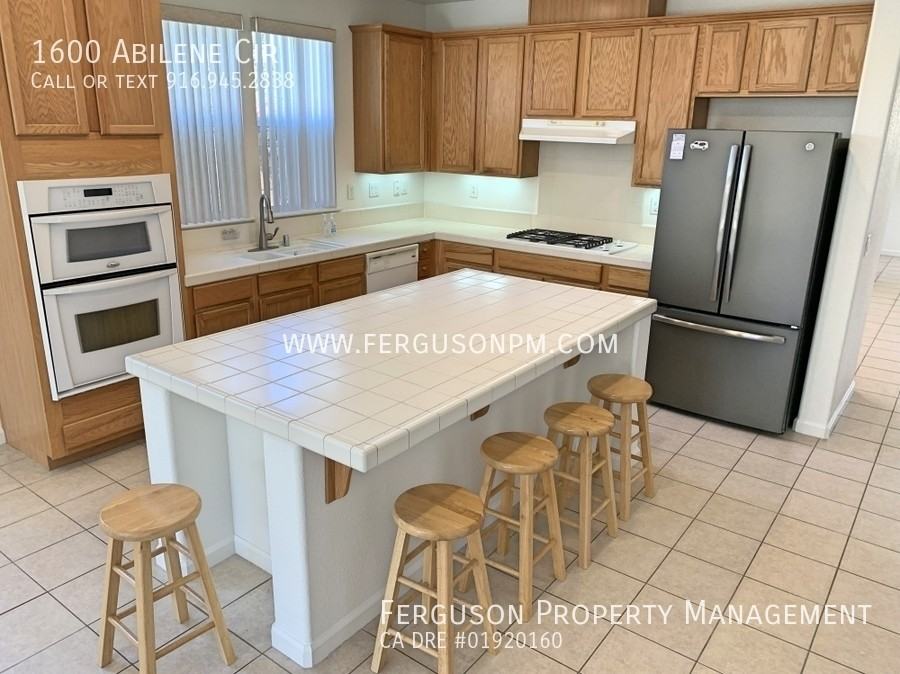 1600 Abilene Cir - Photo 3 of 15