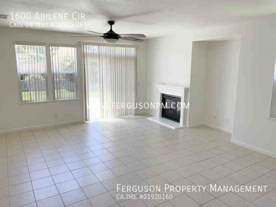 1600 Abilene Cir - Photo 4 of 15