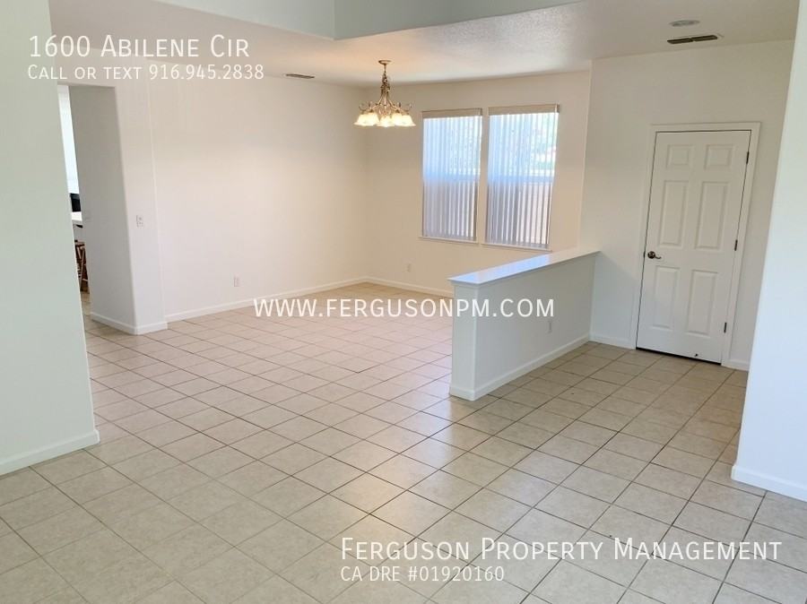 1600 Abilene Cir - Photo 7 of 15