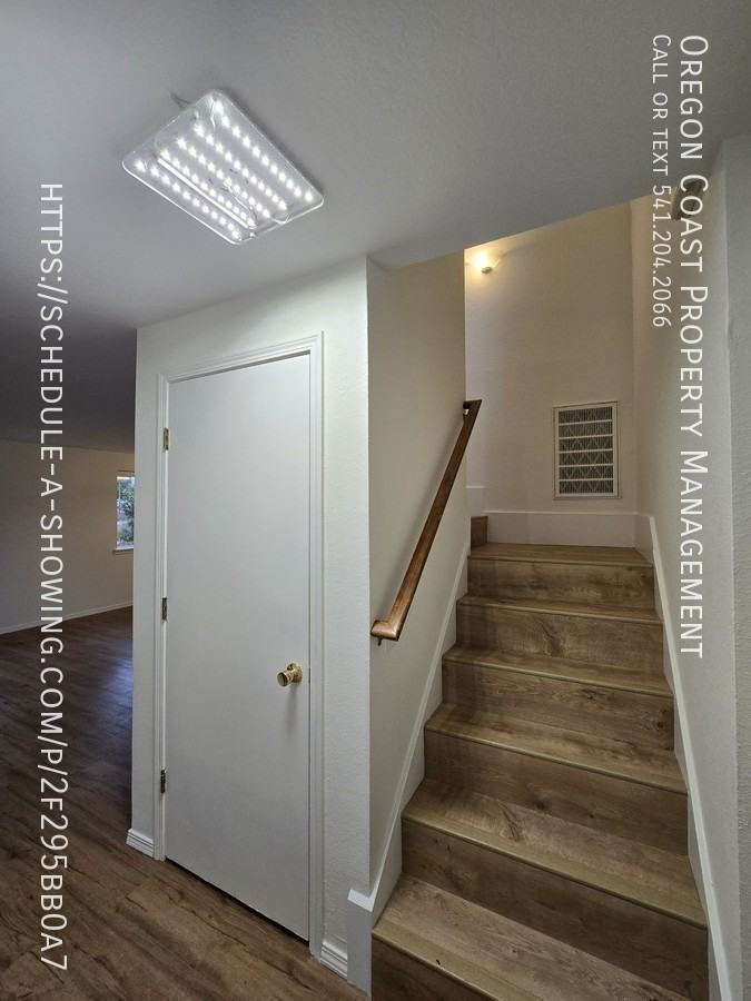 1135 Se Oar Ave #A - Photo 2 of 33