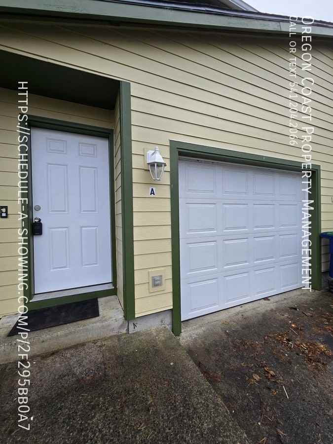 1135 Se Oar Ave #A - Photo 4 of 33