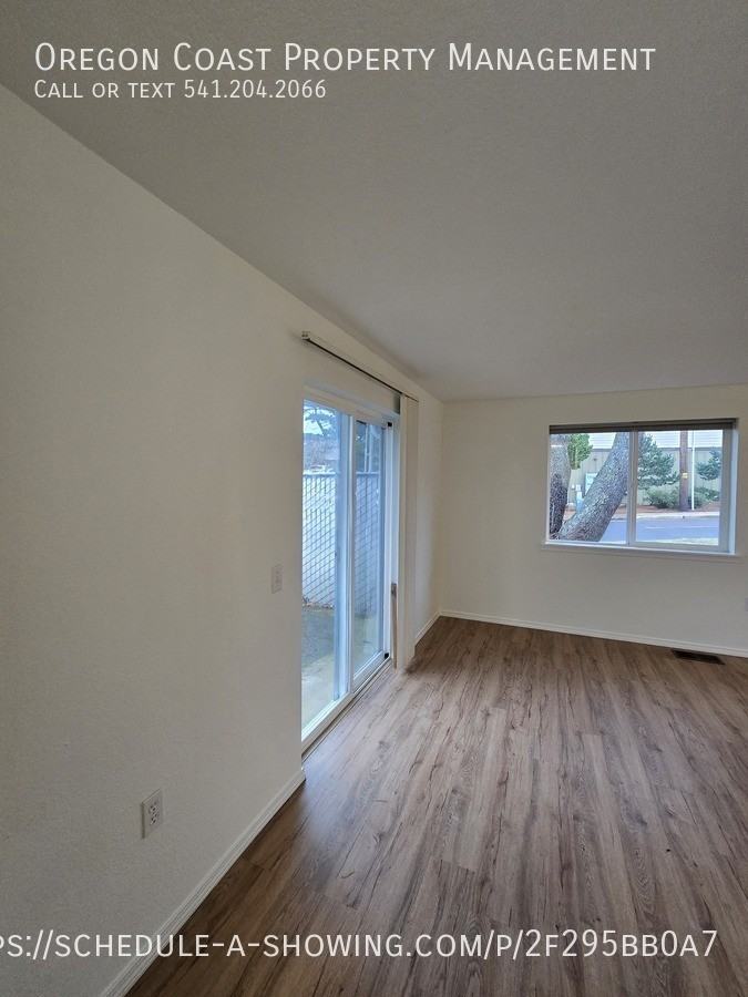 1135 Se Oar Ave #A - Photo 6 of 33