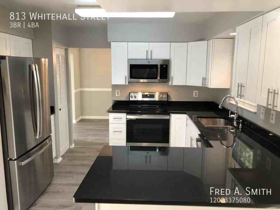 813 Whitehall St - Photo 2 of 38