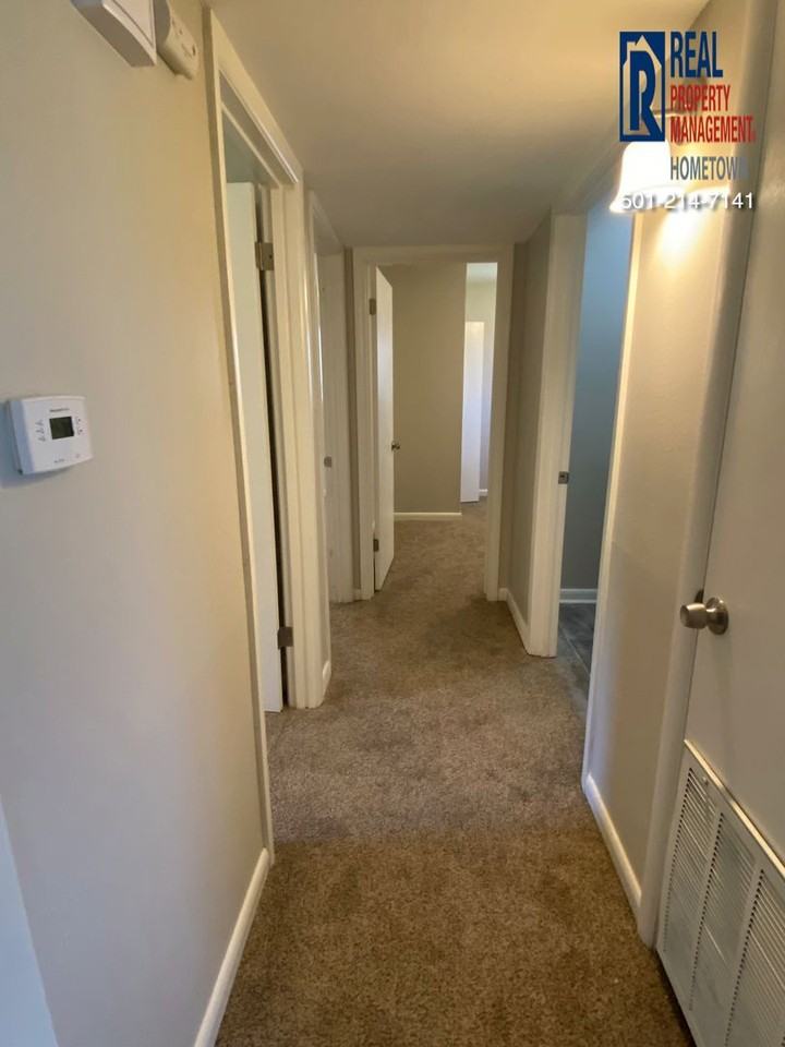 501 Warren St - Photo 6 of 13