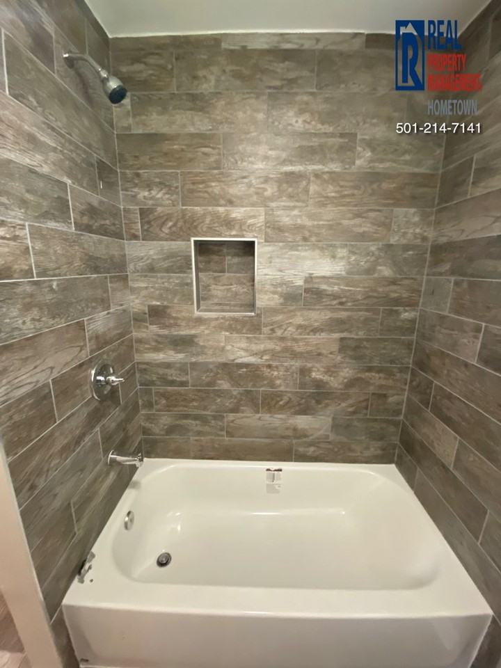 501 Warren St - Photo 7 of 13