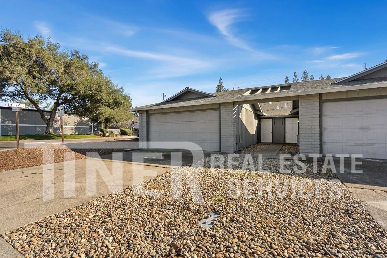 9282 Corinthian Cir - Photo 6 of 22