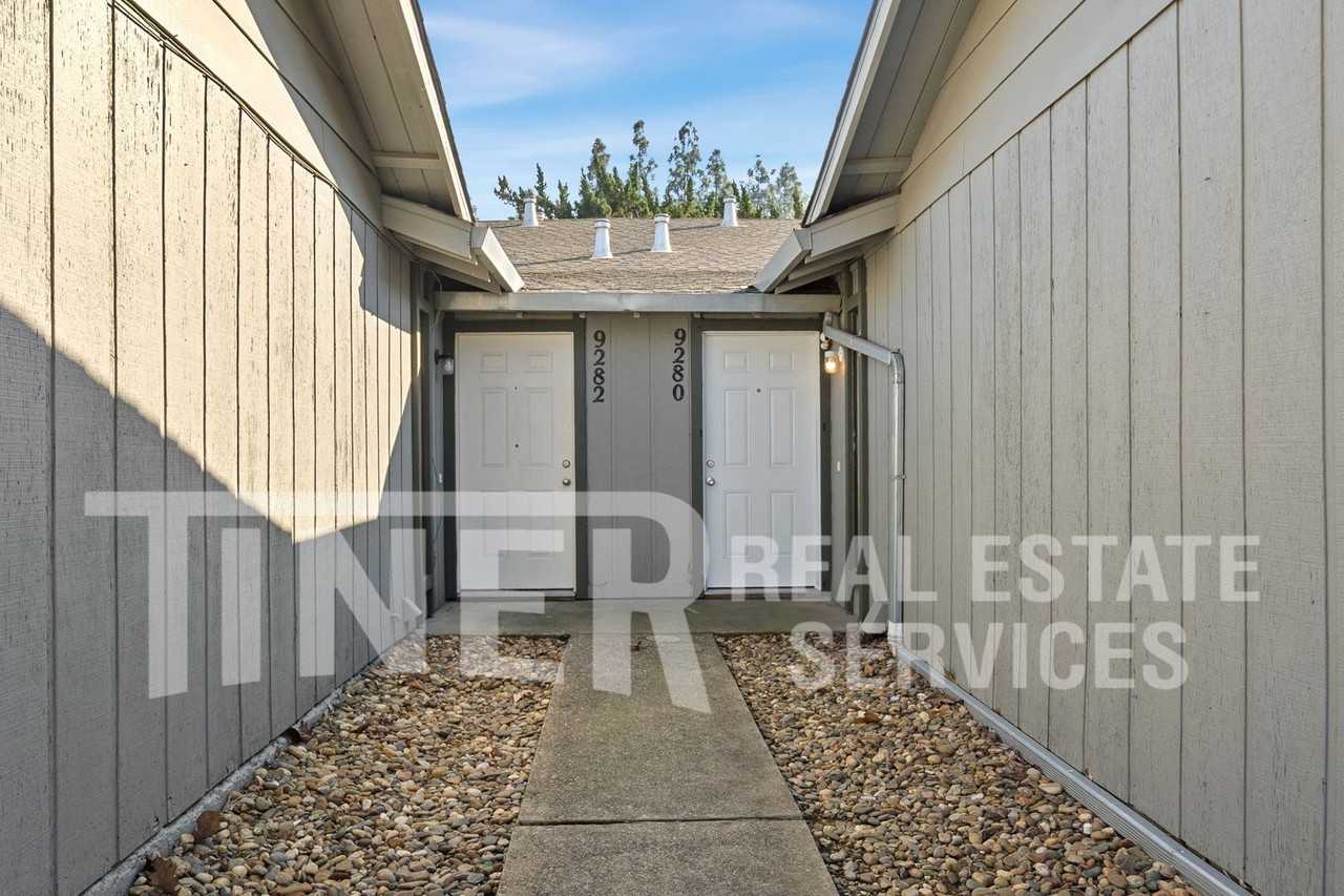 9282 Corinthian Cir - Photo 7 of 22