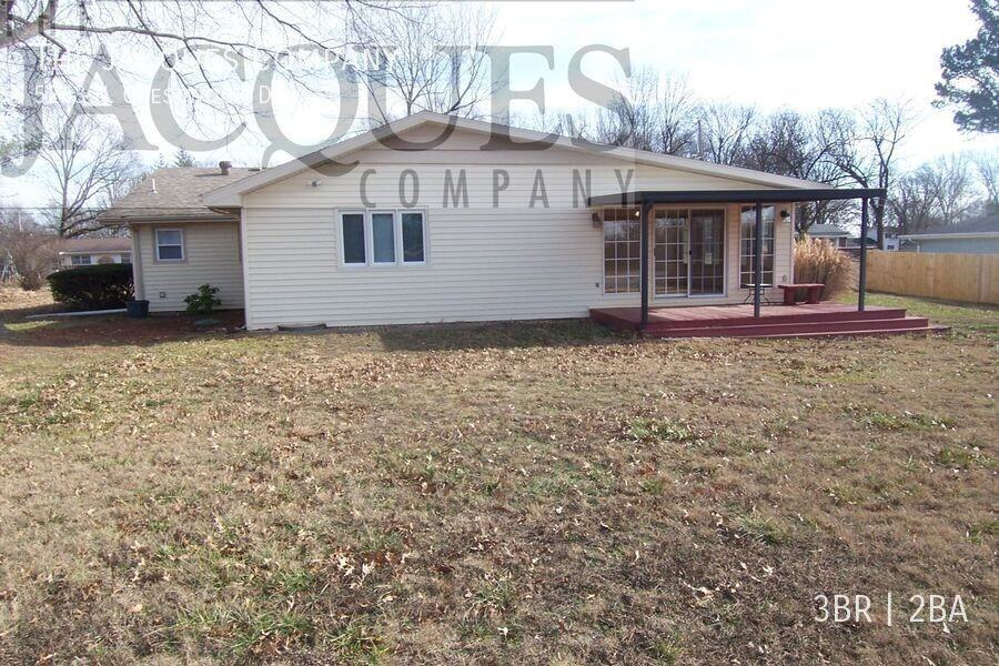 5263 N Crestwood Dr - Photo 2 of 17