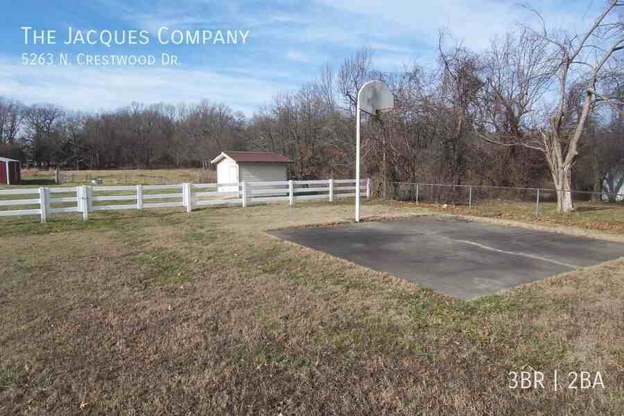 5263 N Crestwood Dr - Photo 3 of 17