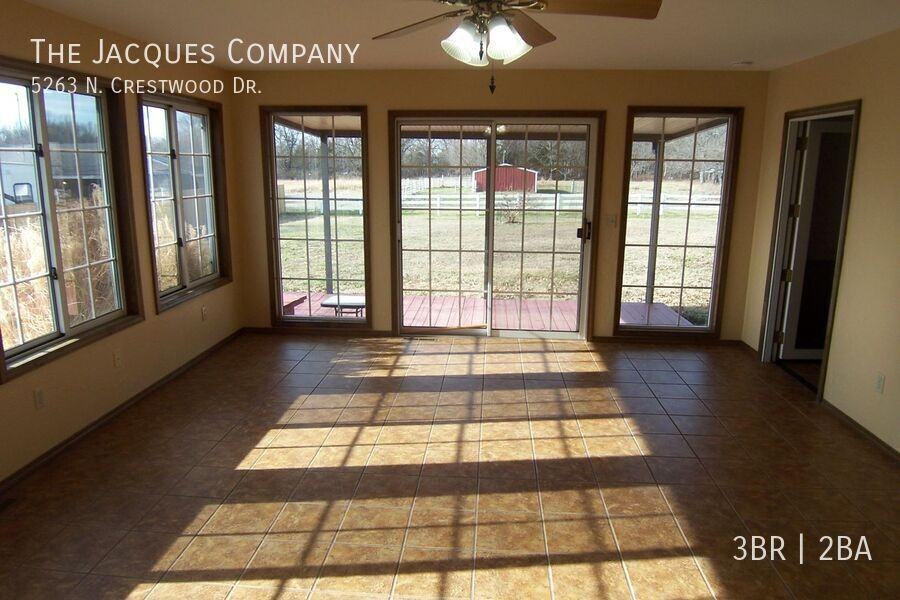 5263 N Crestwood Dr - Photo 7 of 17