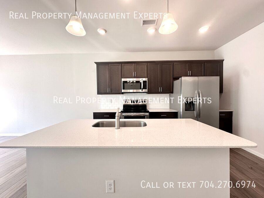 58 Woodsdale Pl Se - Photo 2 of 18