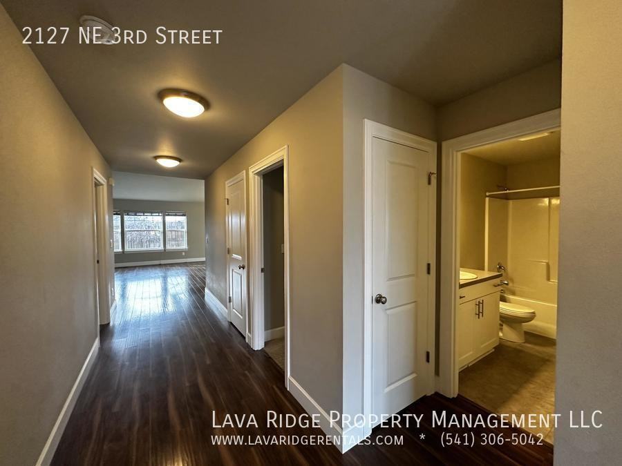 2127 Ne 3rd St - Photo 3 of 25