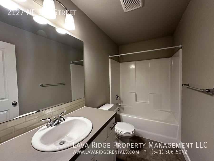 2127 Ne 3rd St - Photo 5 of 25