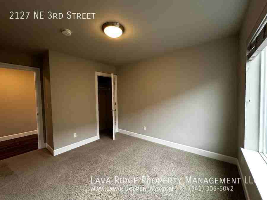 2127 Ne 3rd St - Photo 6 of 25