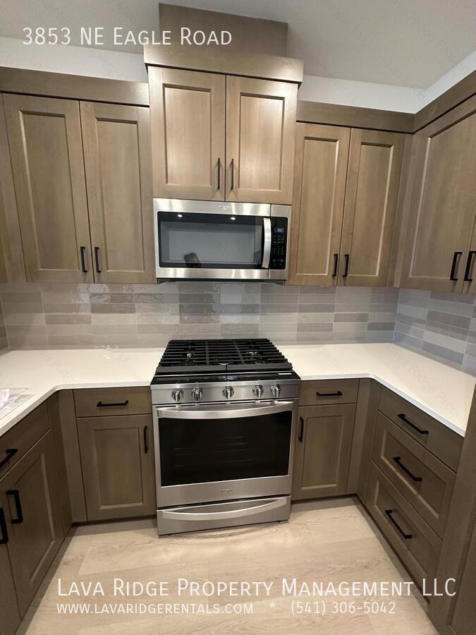 3853 Eagle Rd - Photo 6 of 32