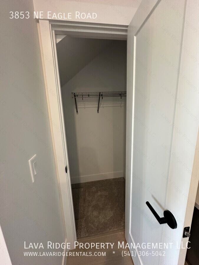 3853 Eagle Rd - Photo 7 of 32