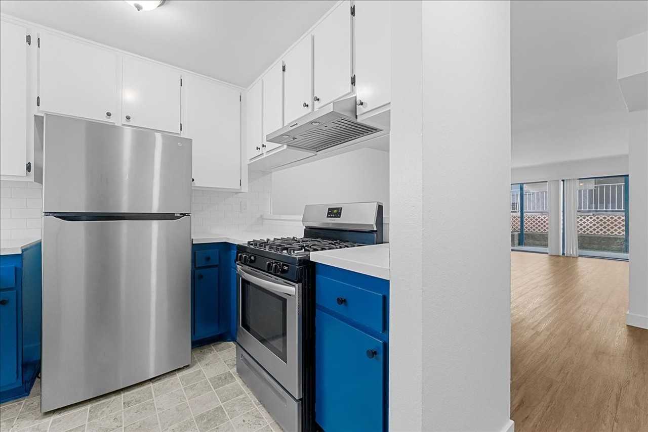 448 W Windsor Rd #02 - Photo 3 of 24