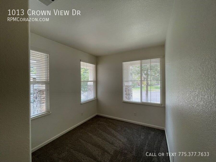 1013 Crown View Dr - Photo 3 of 45