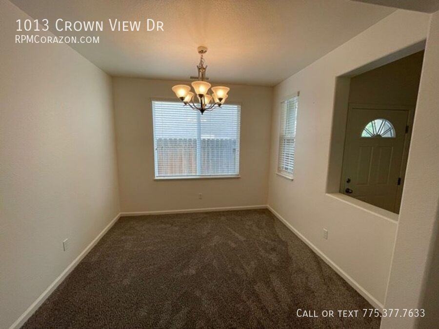 1013 Crown View Dr - Photo 4 of 45