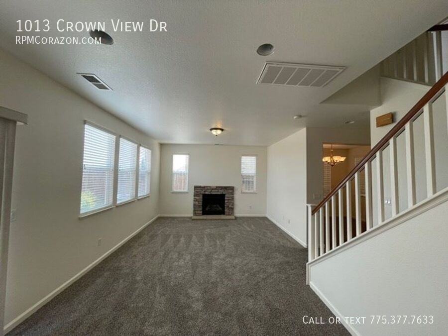 1013 Crown View Dr - Photo 6 of 45