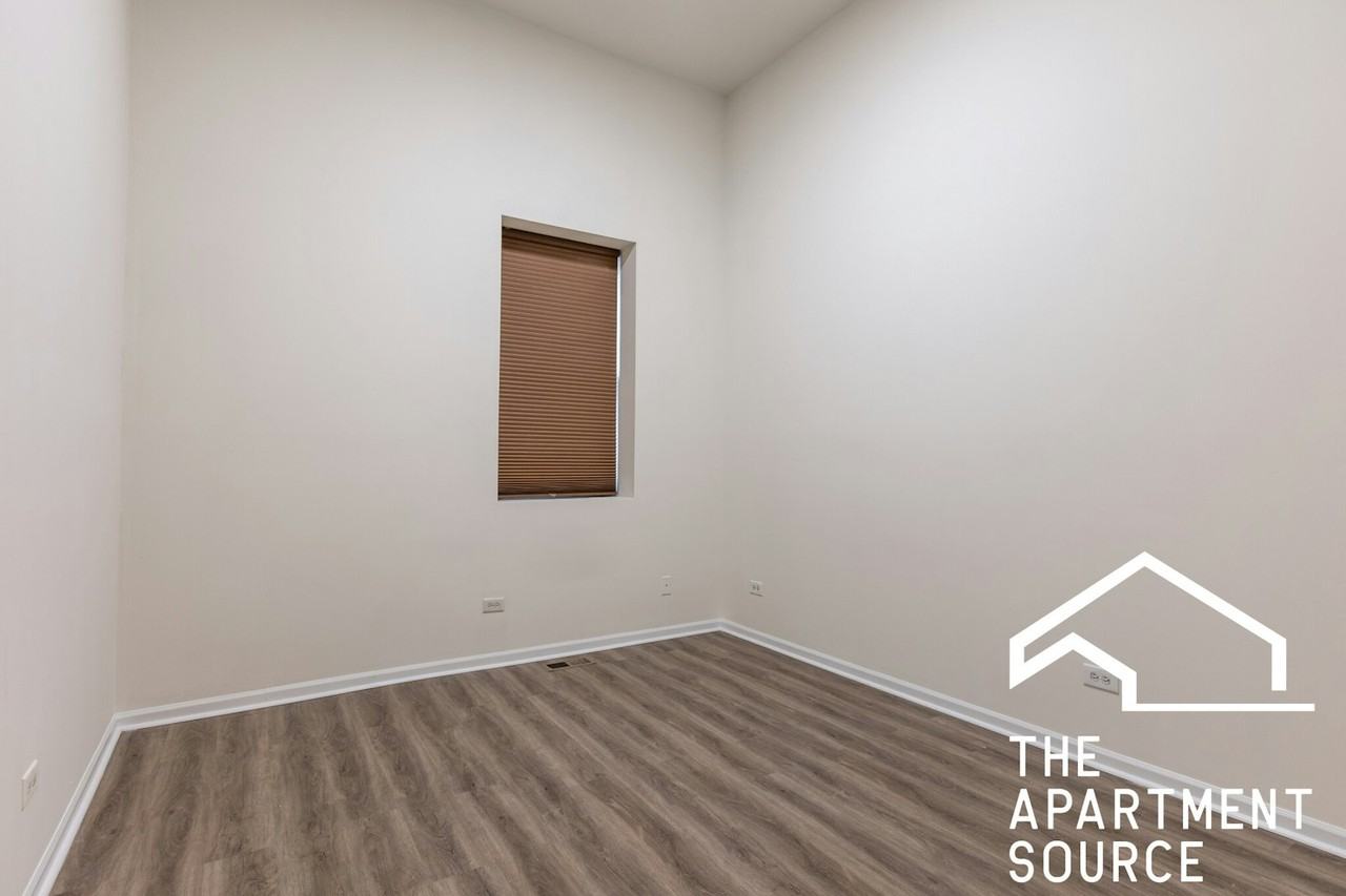 1260 North Greenview Avenue, Unit 1 - Photo 3 of 22