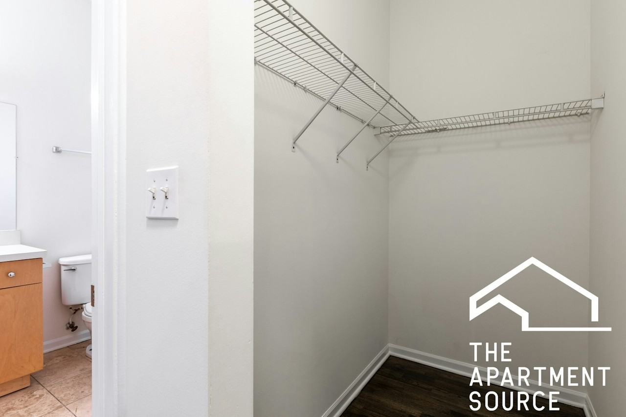 1260 North Greenview Avenue, Unit 1 - Photo 4 of 22