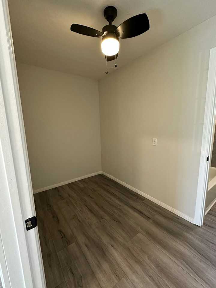 1101 Daisy Avenue, Unit 5 - Photo 4 of 5