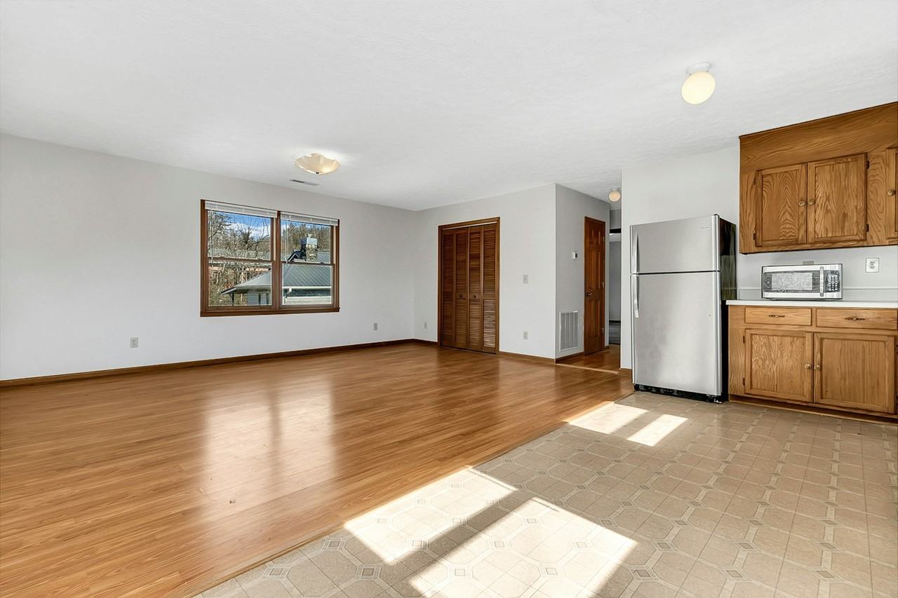 1 Cobble Drive, Unit B - Photo 7 of 28