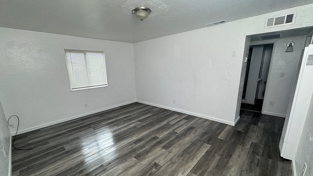 1319 J Street, Unit B - Photo 2 of 15