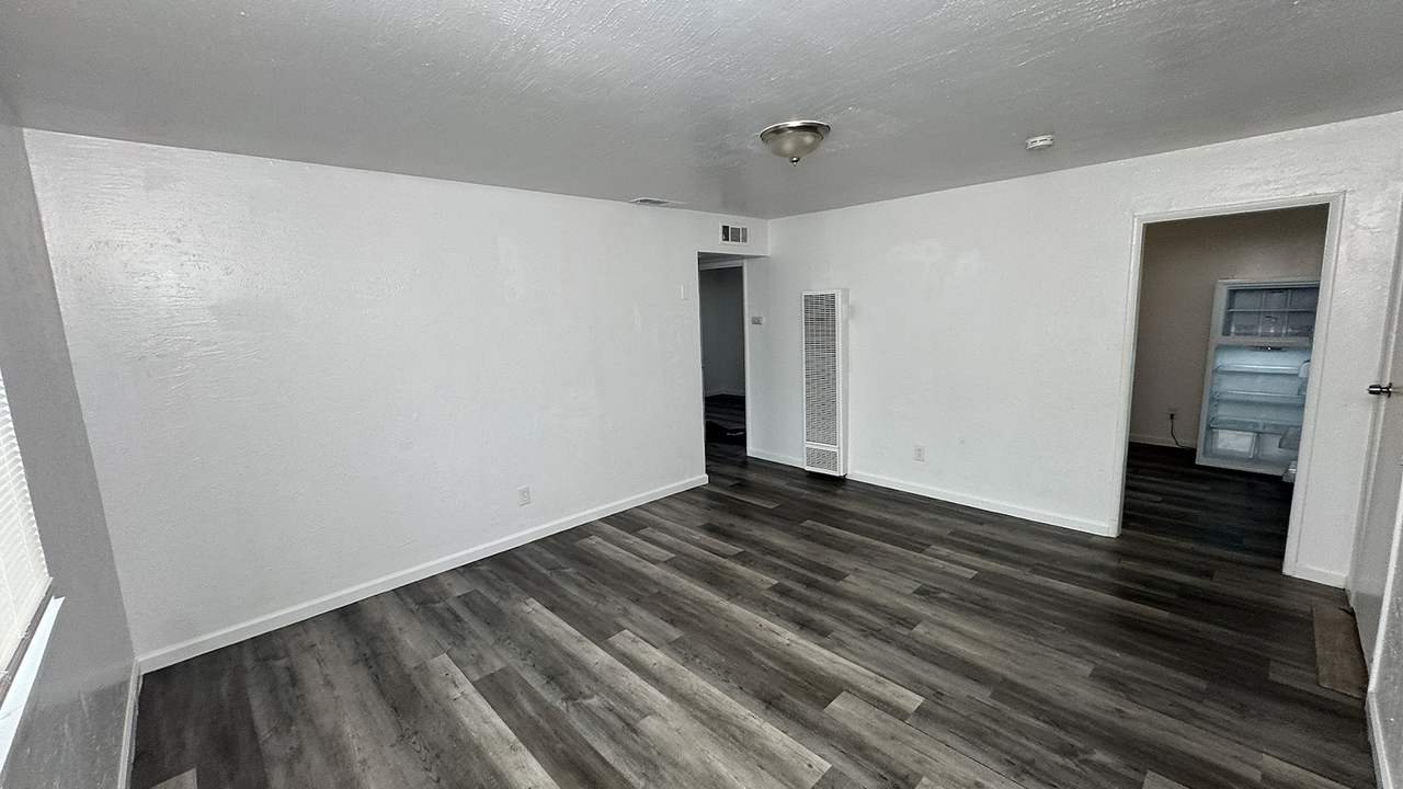 1319 J Street, Unit B - Photo 3 of 15