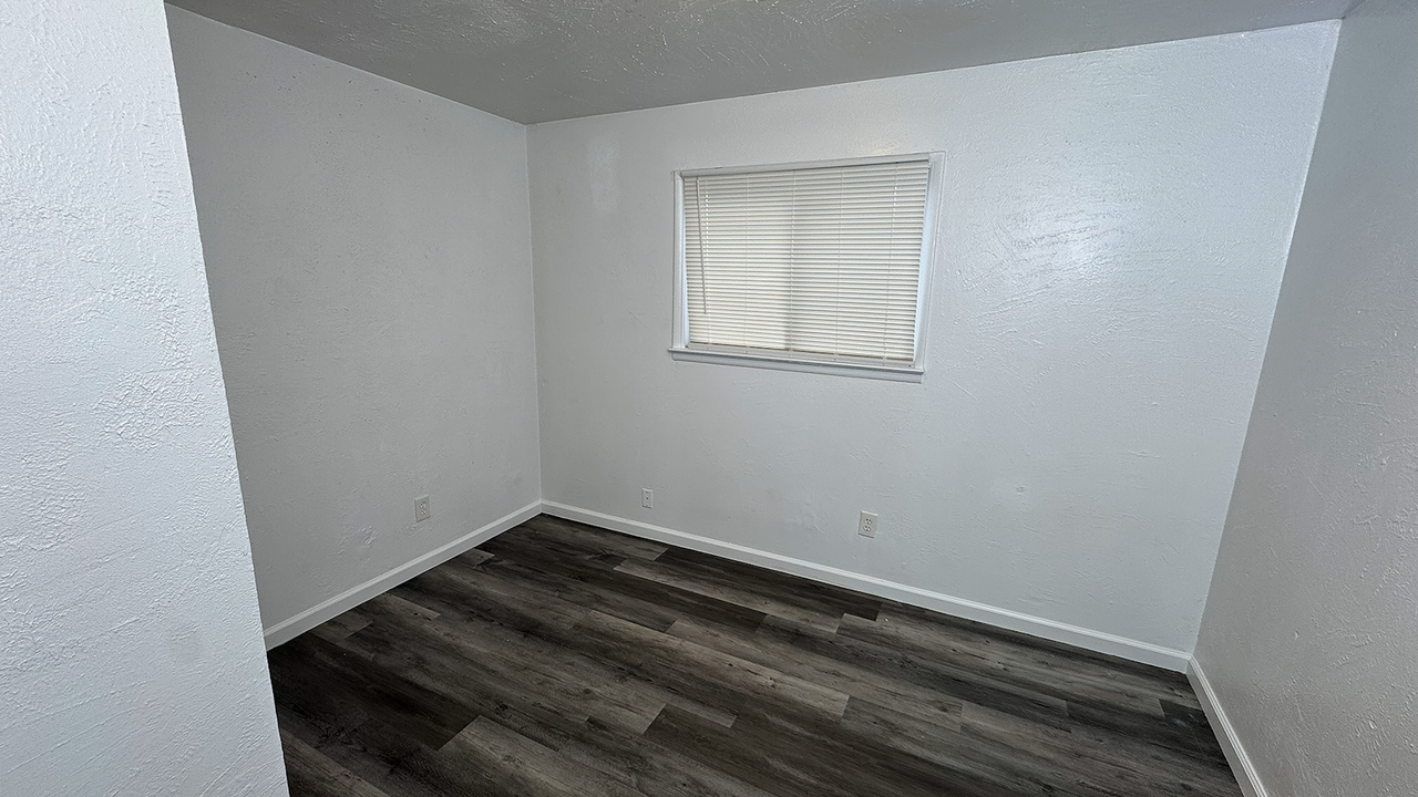 1319 J Street, Unit B - Photo 4 of 15