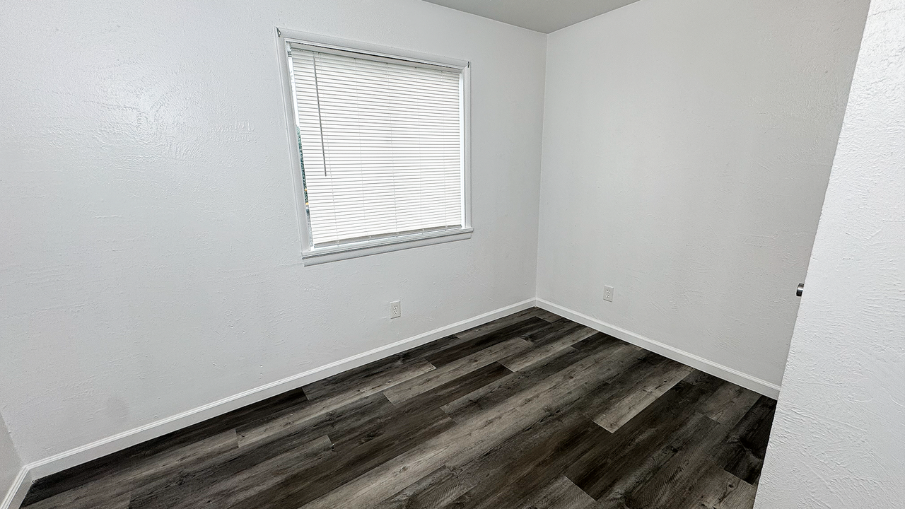 1319 J Street, Unit B - Photo 6 of 15