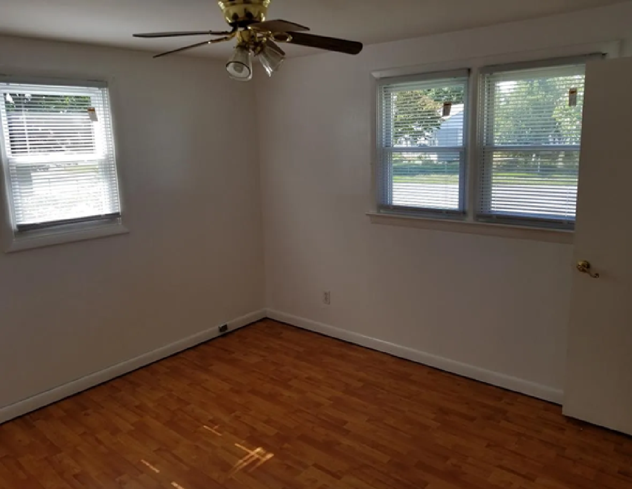 717 Caspian Ave - Photo 3 of 4