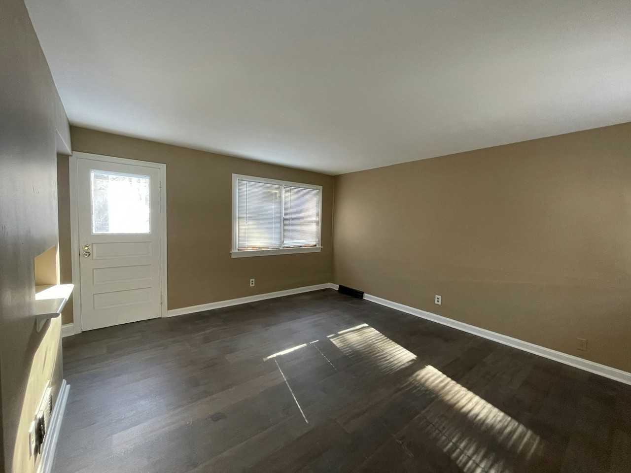 4273 Delridge Dr - Photo 3 of 8