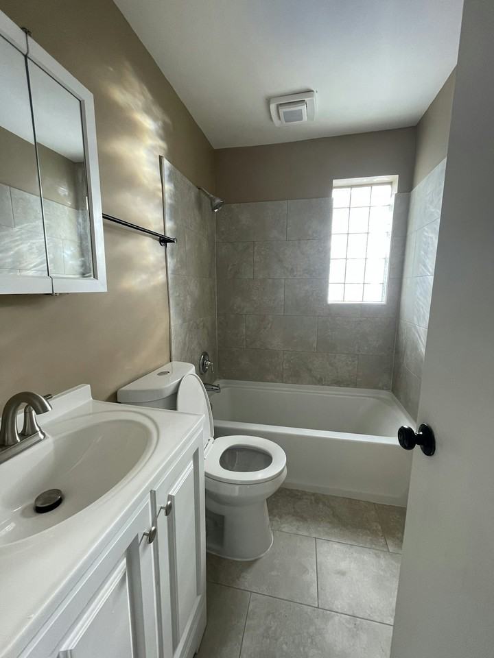 4273 Delridge Dr - Photo 4 of 8