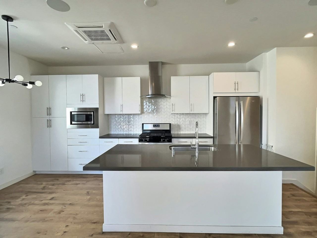 475 Tailoff Ln - Photo 2 of 10