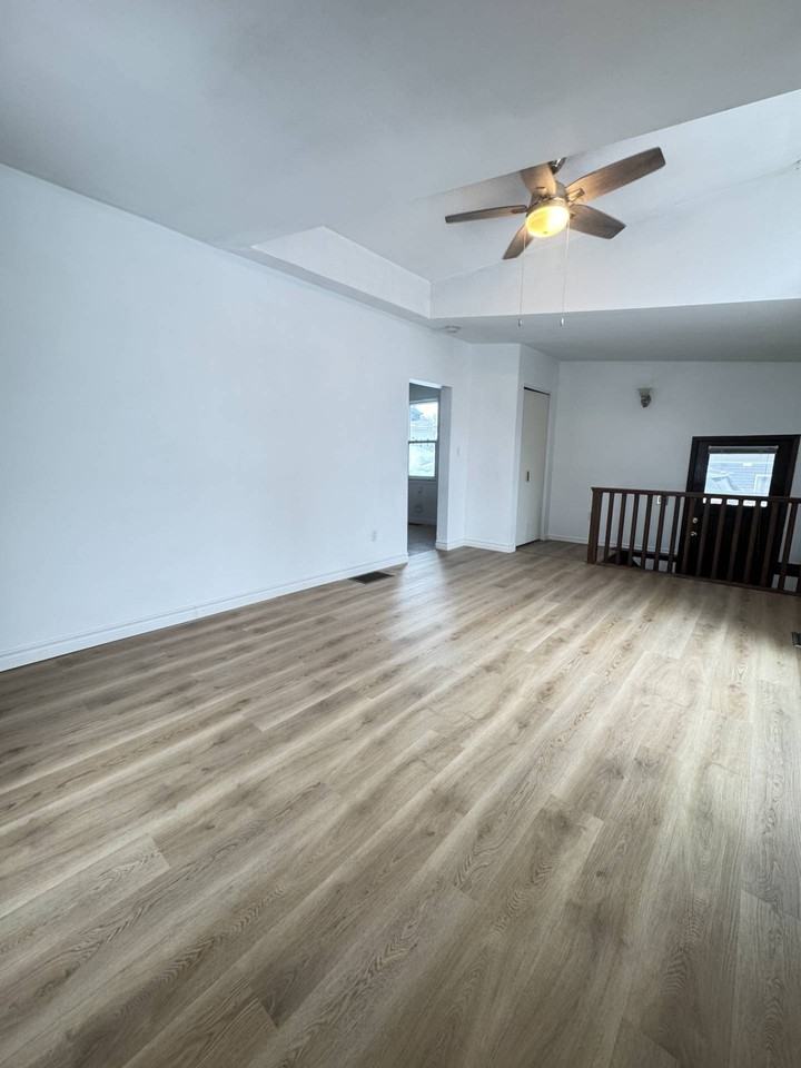 273 Moffat St - Photo 2 of 14