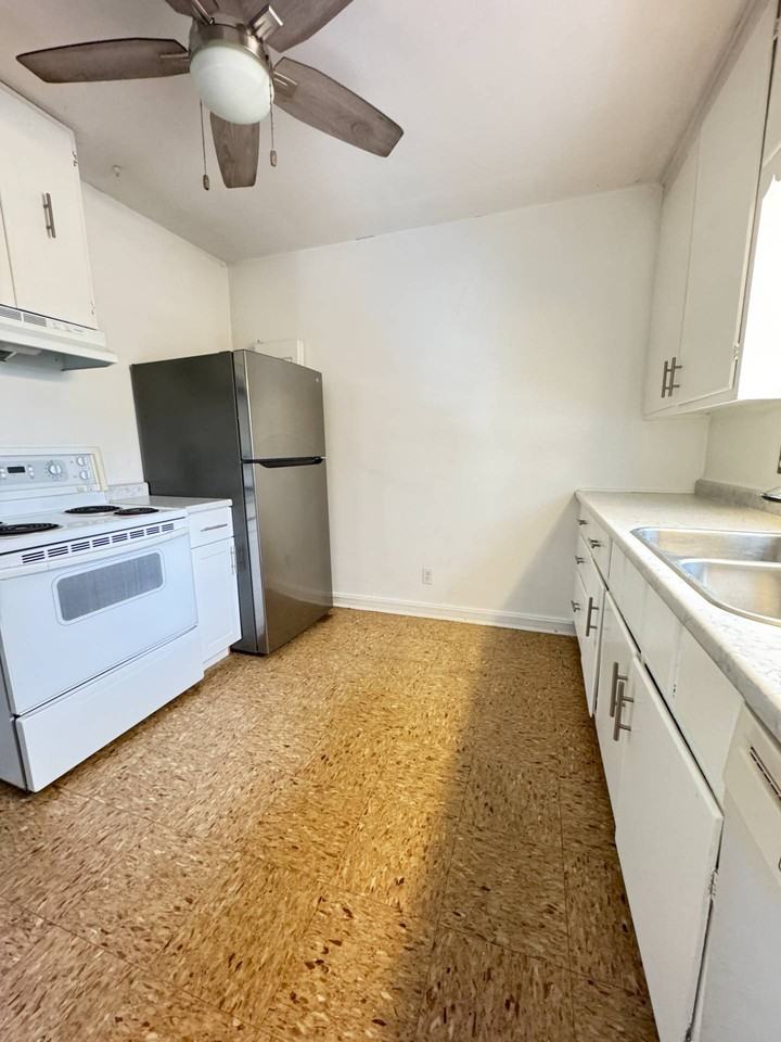 273 Moffat St - Photo 6 of 14