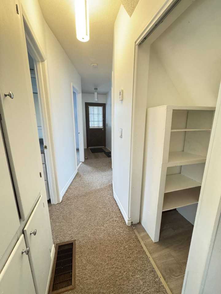 273 Moffat St - Photo 7 of 14